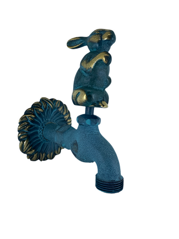Grifo de Jardín Decorativo en Bronce Envejecido – Disponible en Figuras de Gallo, Conejo, Caracol, Búho y Ardilla